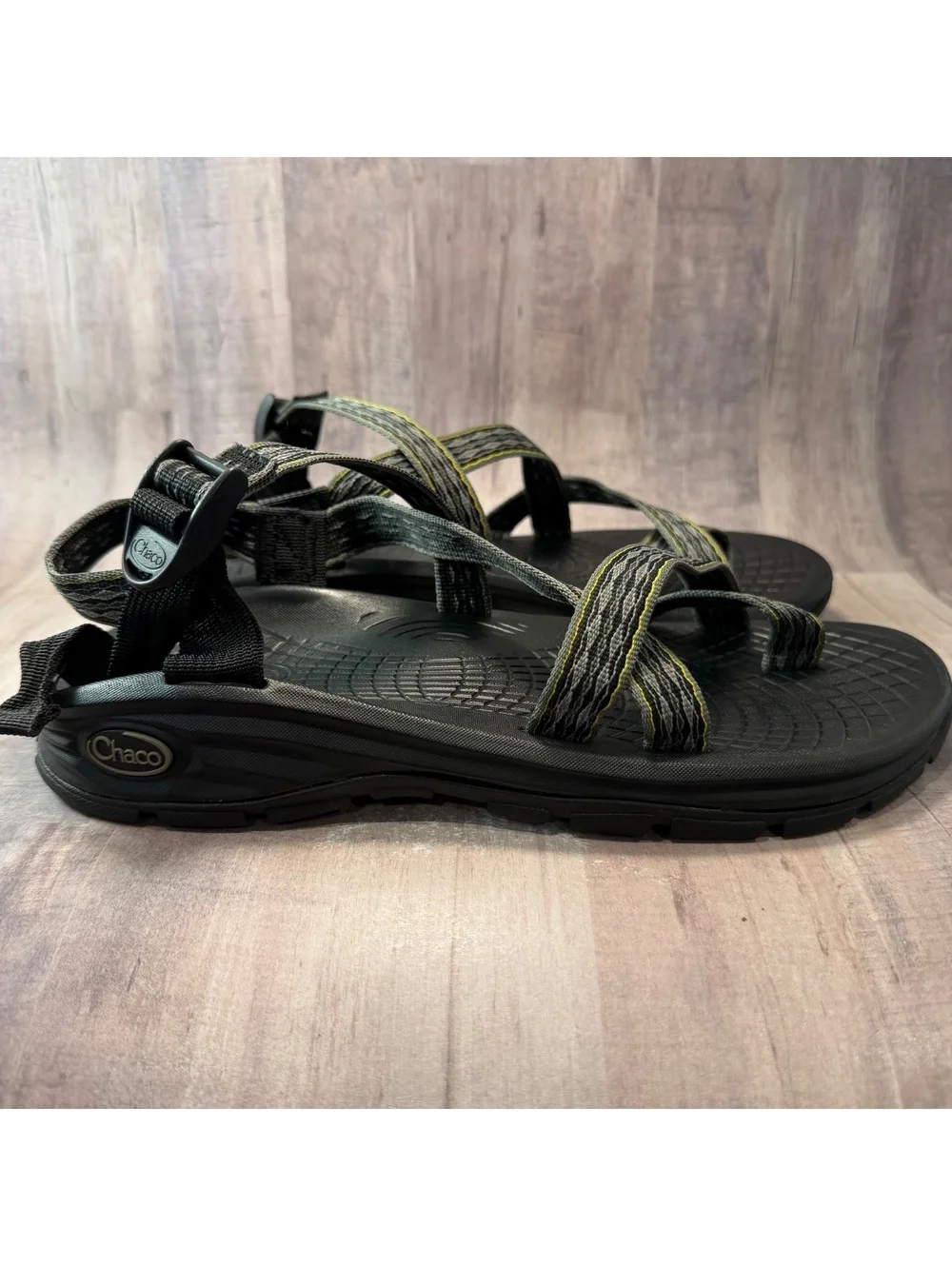 Chaco Mens Z/Volv 2 Sandals Perentie Neon Gray Yellow Strap Size 10 Toe Loop EUC